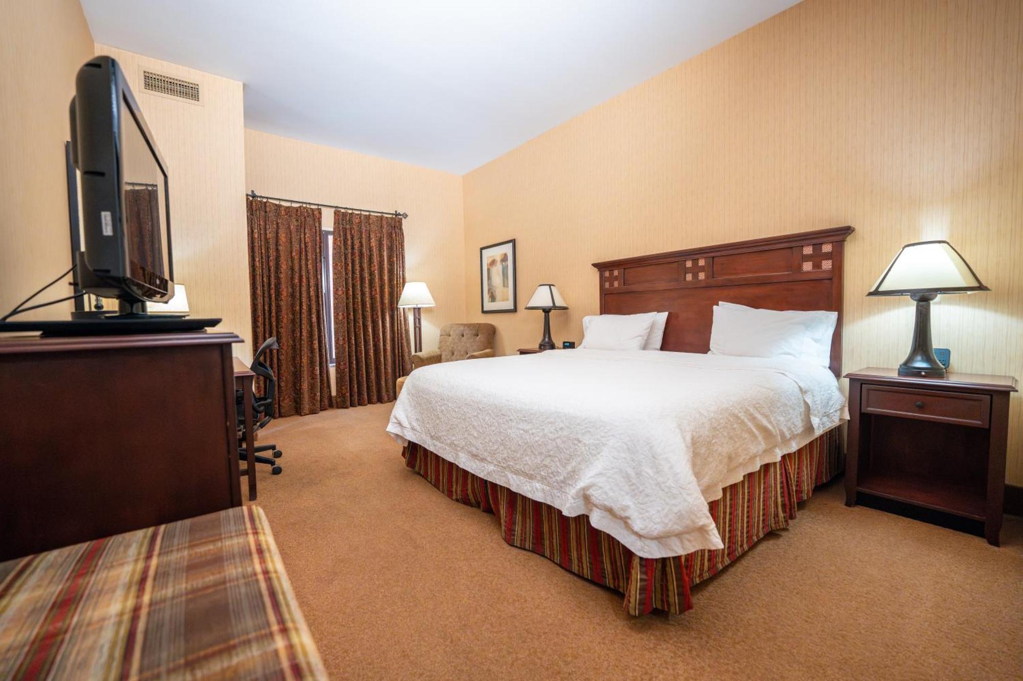 Hampton & Tahoe-truckee Hotel