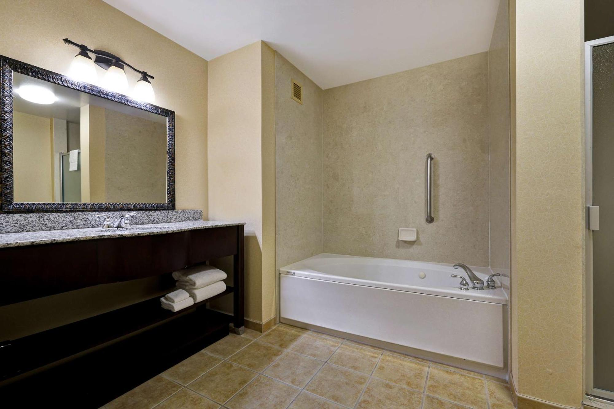 Hampton & Tahoe-truckee Hotel