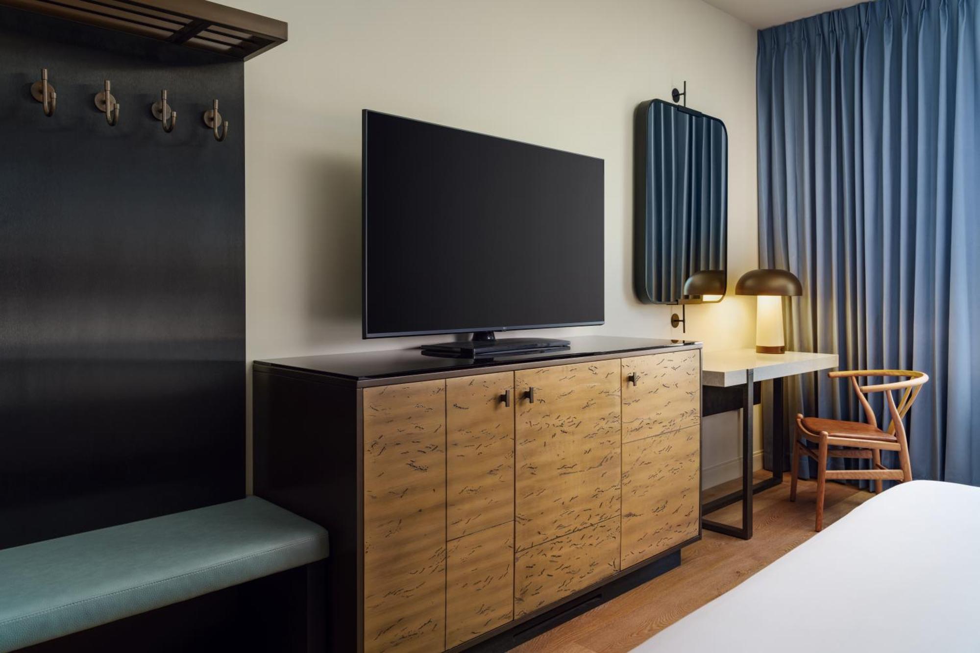Martis Valley Lodge, Tapestry Collection By Hilton